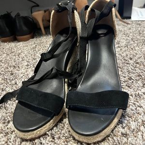 Bared Black Wedges - size 39